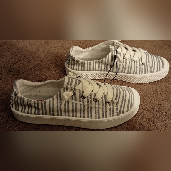 Women's shoes by POP - Picture 2 of 4